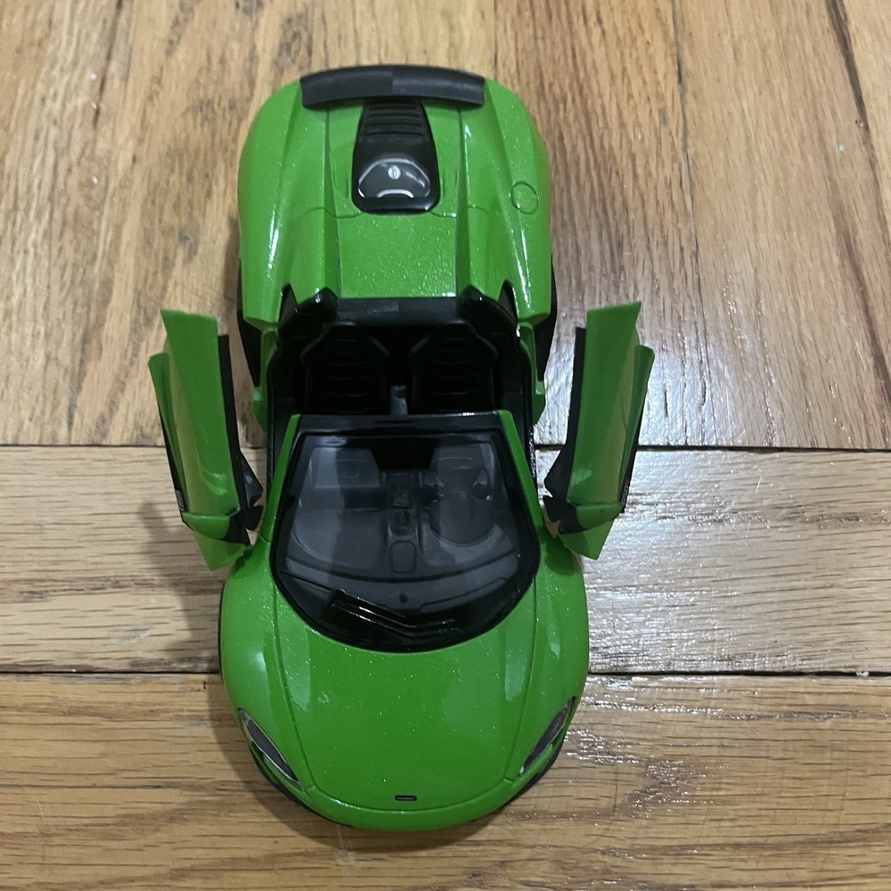 Motormax McLaren 650S Spider Diecast Car 1:24 Scale Metallic Green Opening Doors - Picture 10 of 13